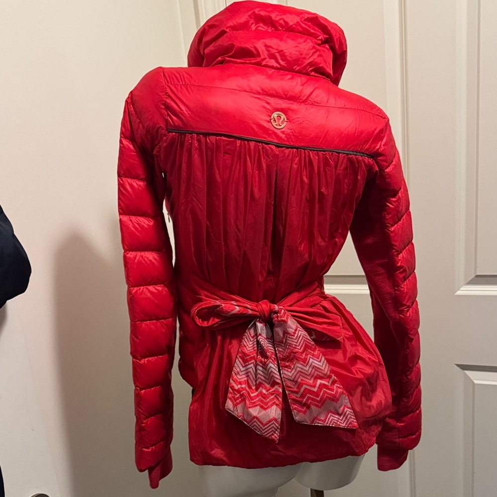 lululemon athletica Vibrant Red Quilted Puffer Jacket - Picture 11 of 16